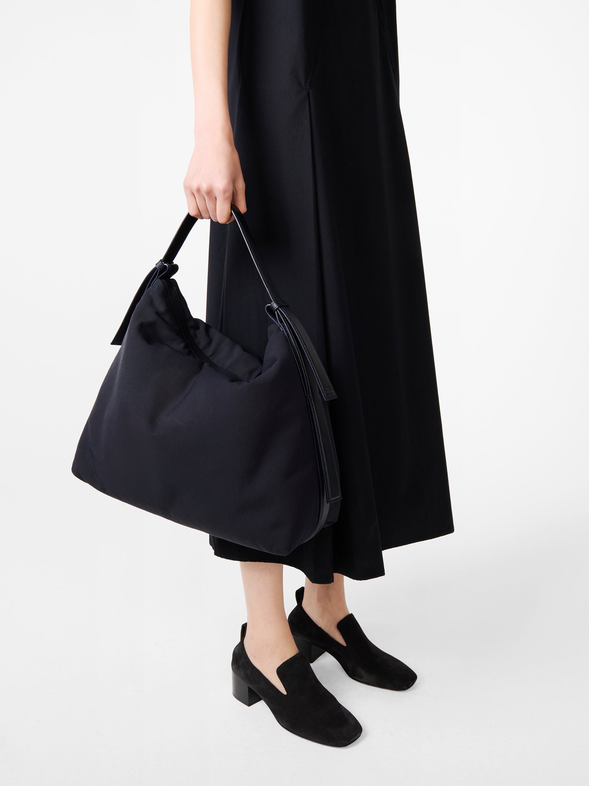 Transit Bag in Darkest Navy