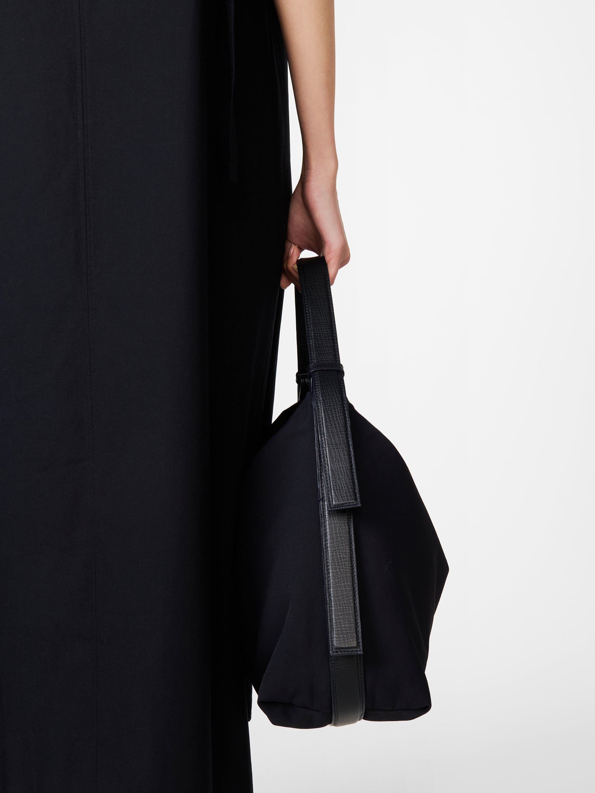 Transit Bag in Darkest Navy