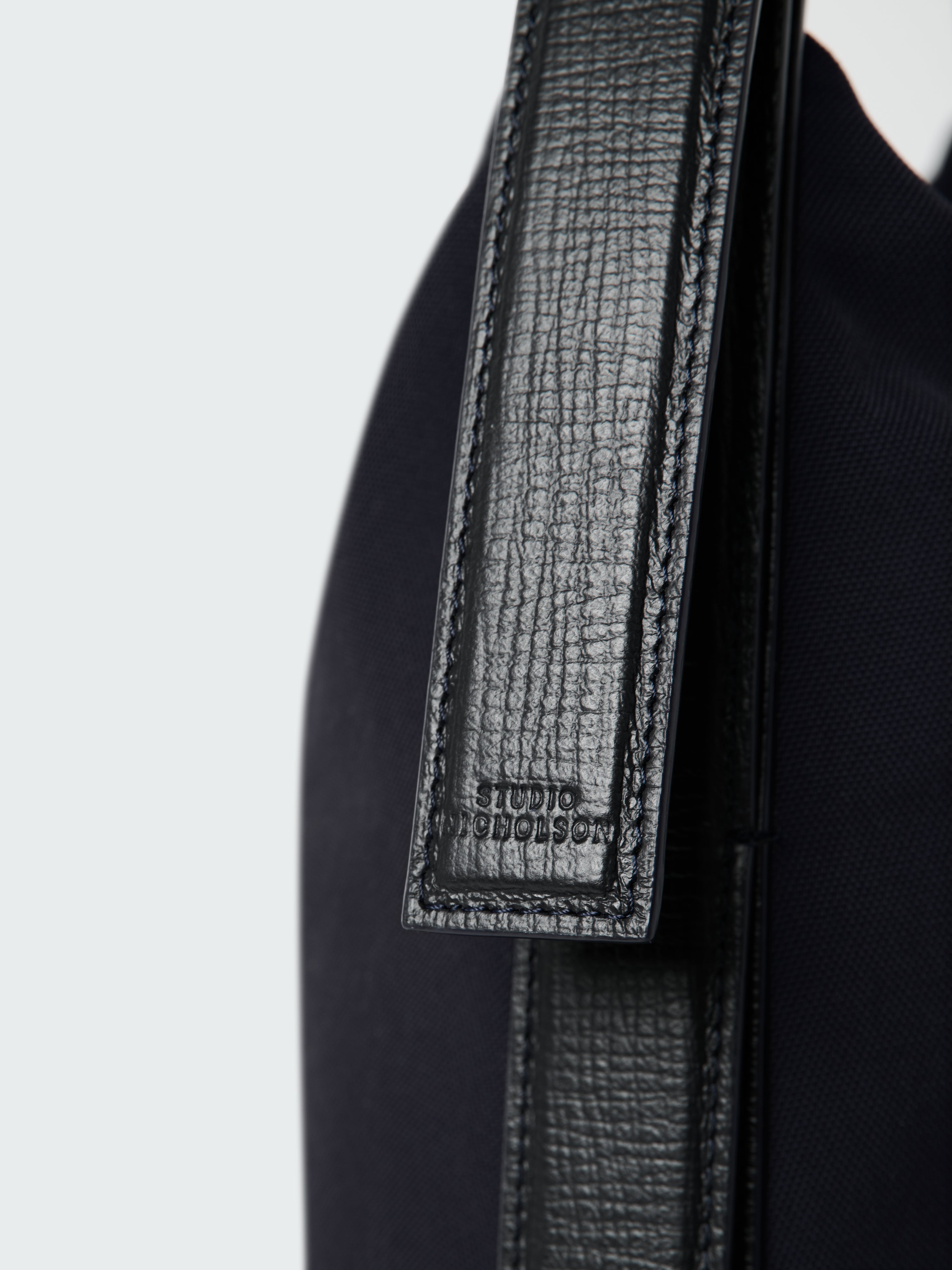 Transit Bag in Darkest Navy