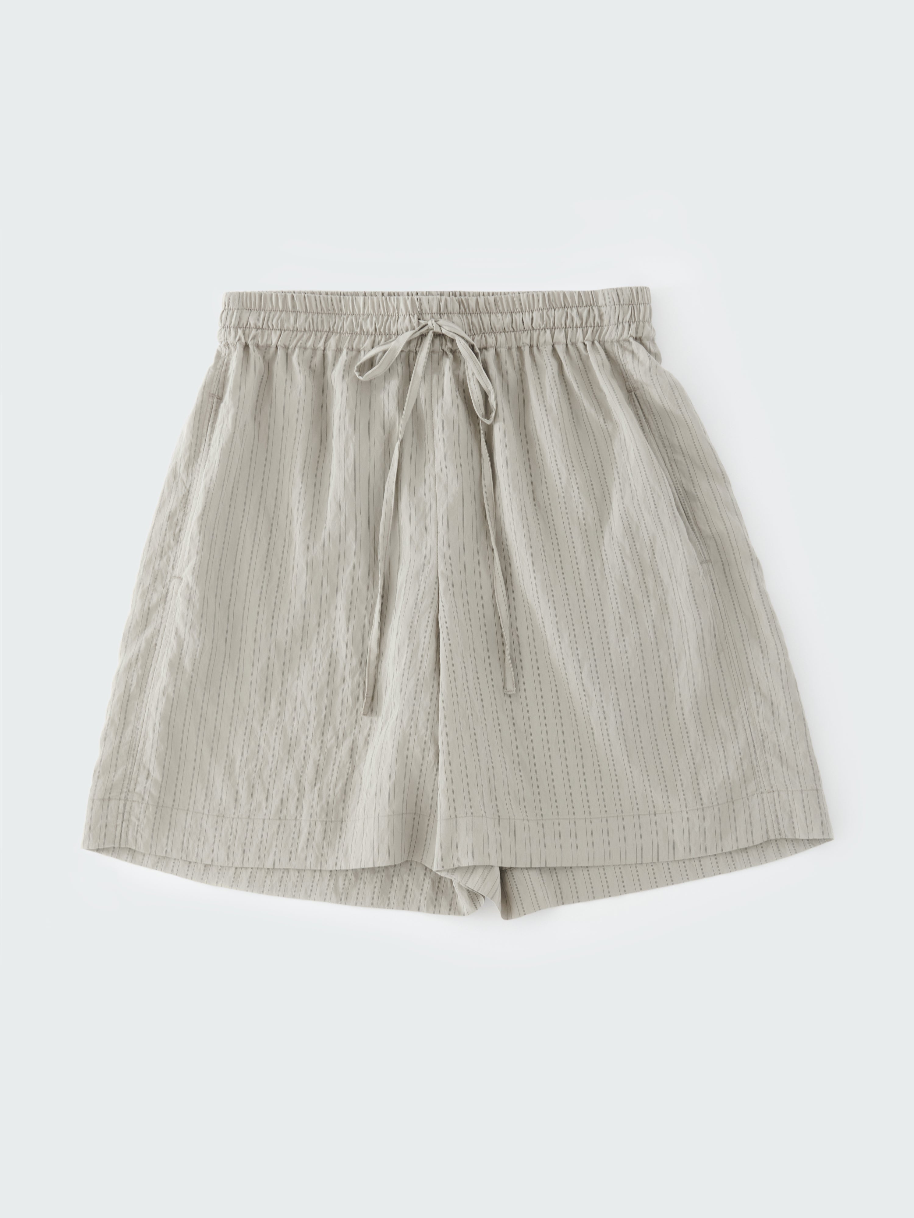 Sawel Short in Pebble Black