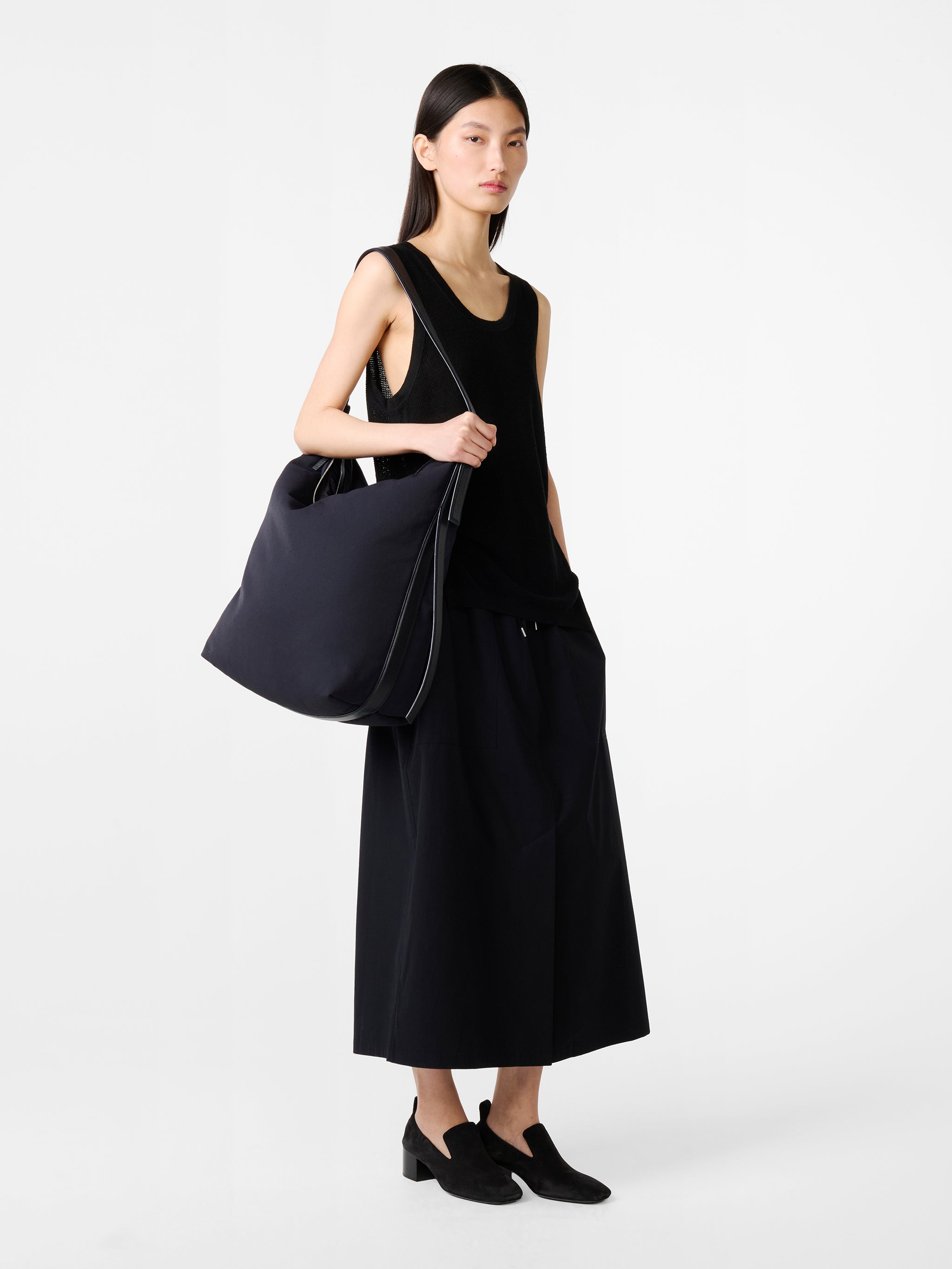 Airport Bag Large in Darkest Navy