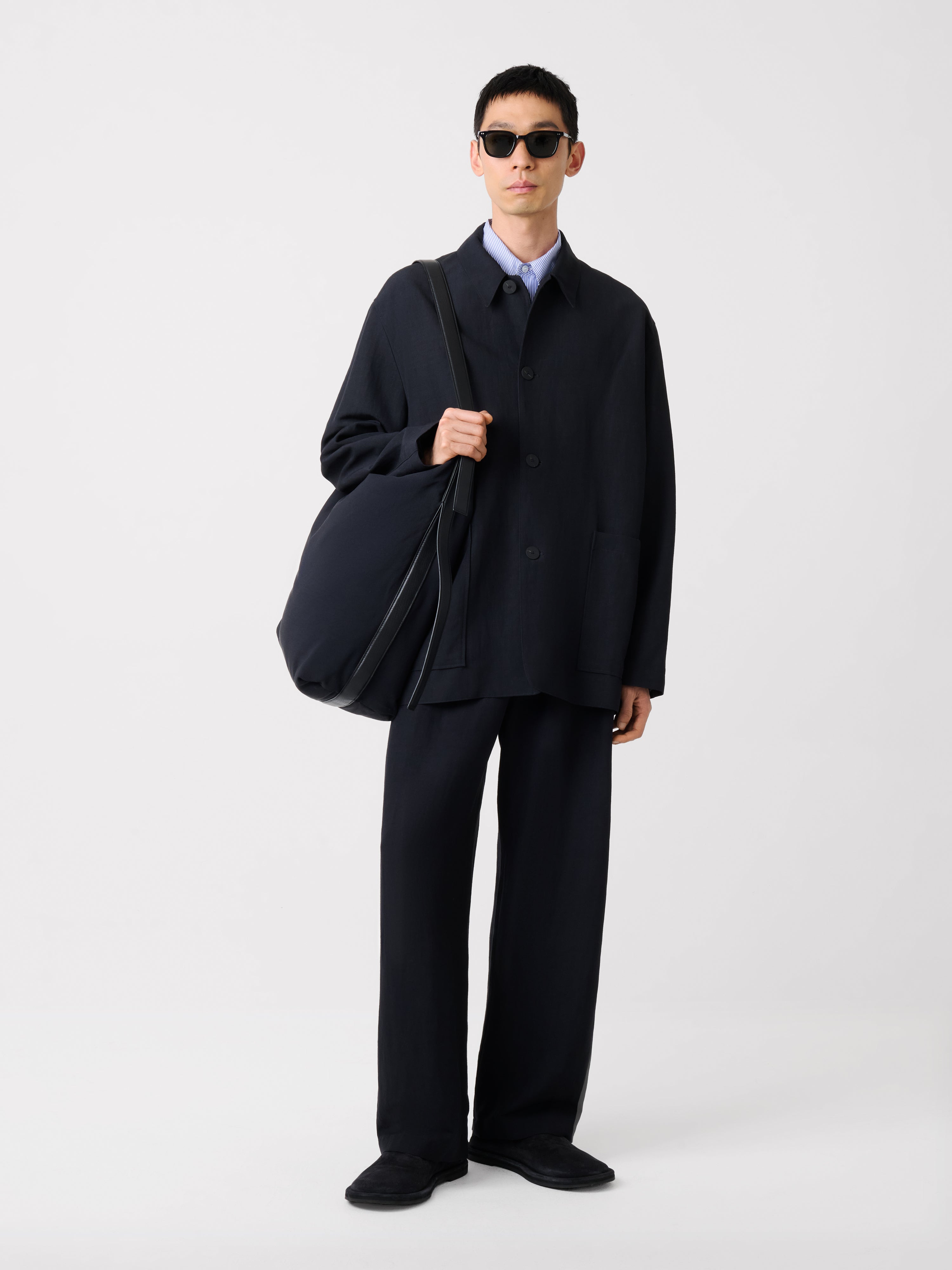 Airport Bag Large in Darkest Navy