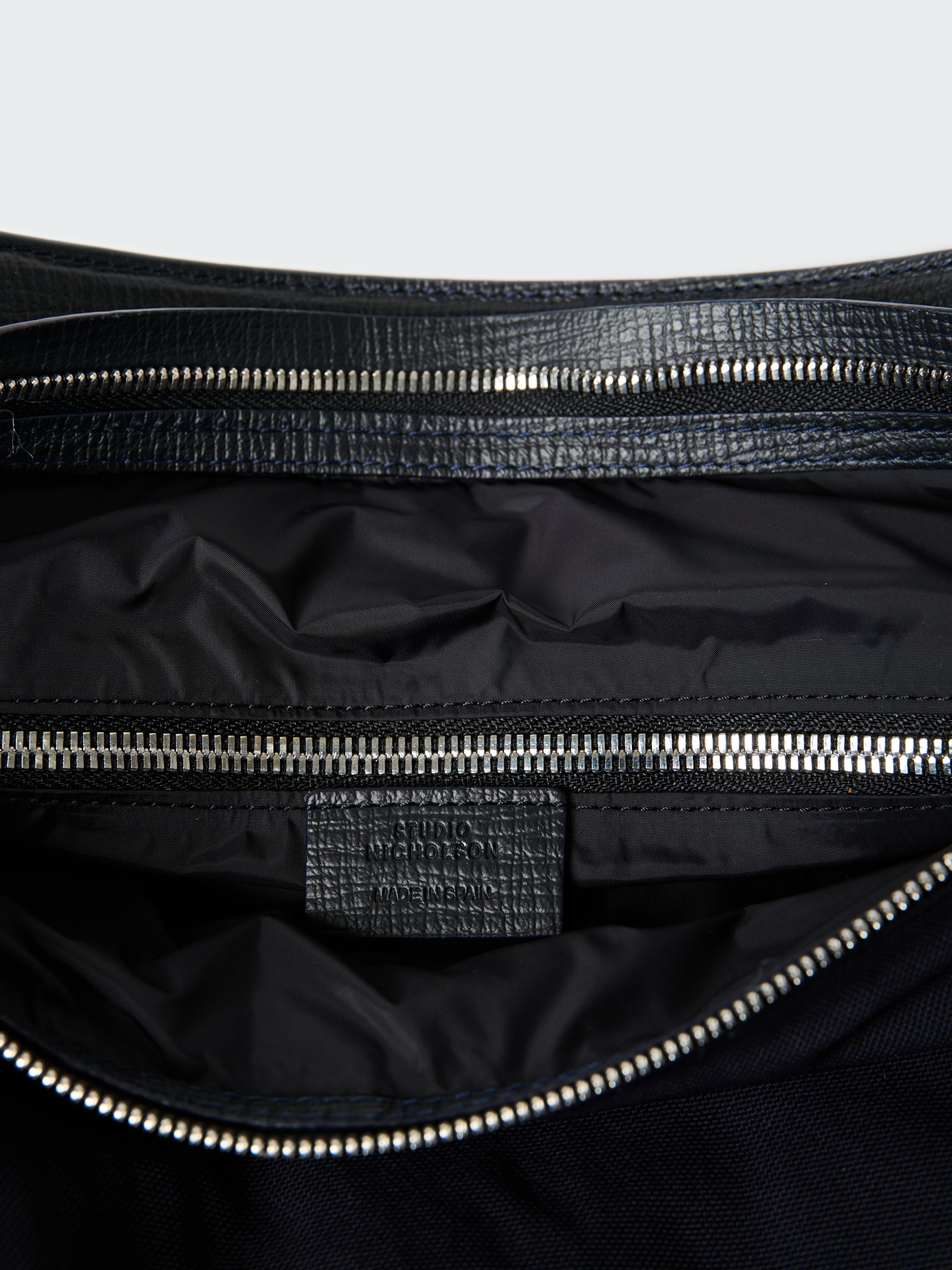 Airport Bag Large in Darkest Navy
